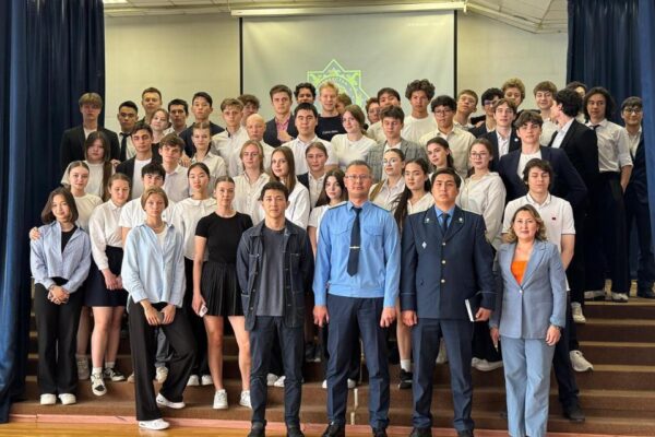 Елордалық оқушылар белгілі актермен құқық тақырыбында кездесу өткізді